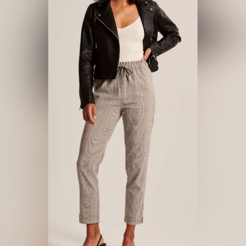 Abercrombie & Fitch gray plaid pants
